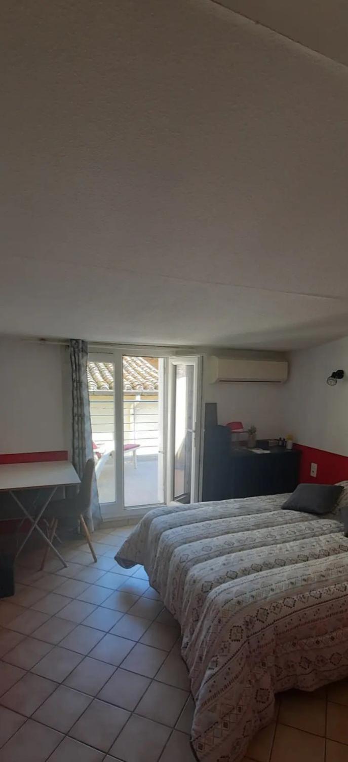 Chambre ,Terrasse, A Dames Exclusivement Women Only Homestay Narbonne