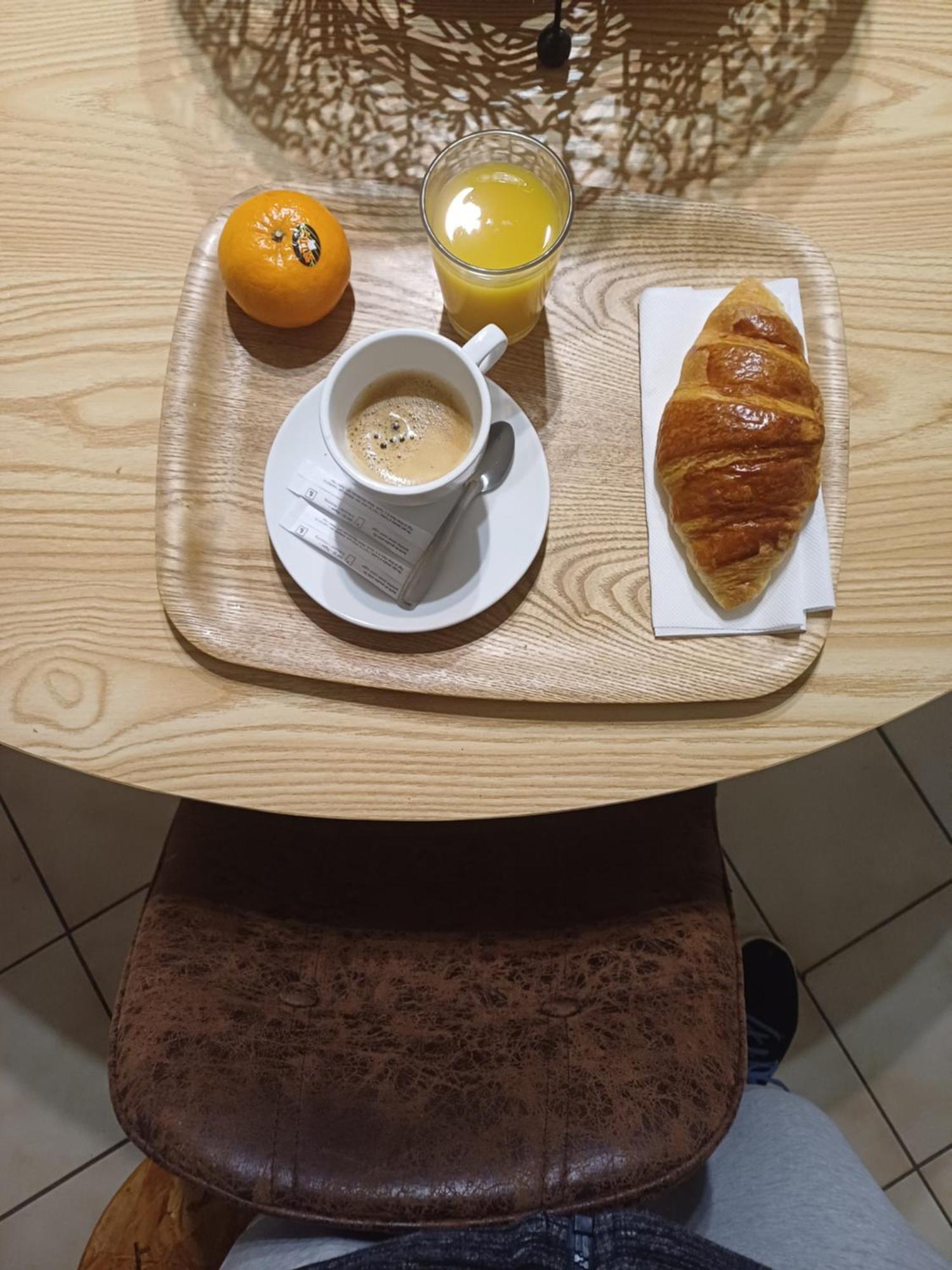 Chambre ,Terrasse, A Dames Exclusivement Women Only Homestay Narbonne